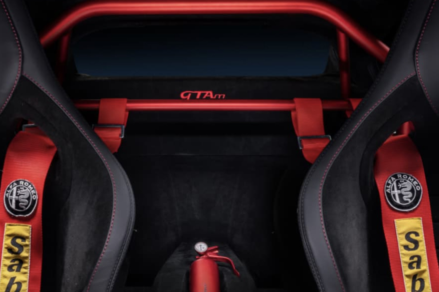 アルファロメオ・ジュリア GTAmの車内 〜 画像6