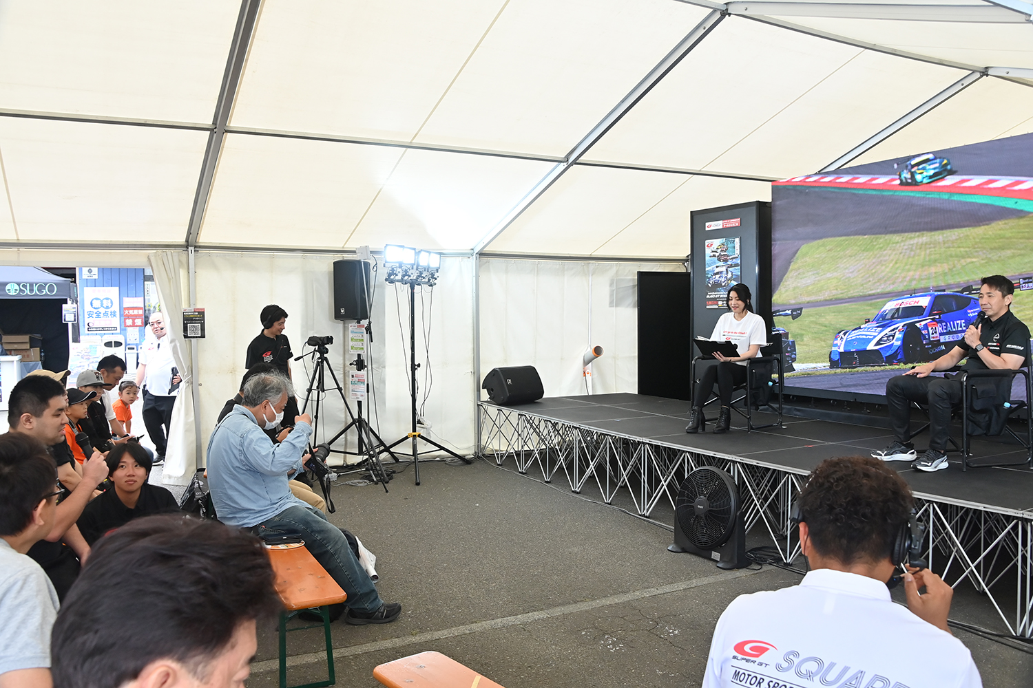 SUPER GT EXPERIENCE サーキットに行こう!! in スーパーオートバックス・仙台泉加茂のトークショーの様子