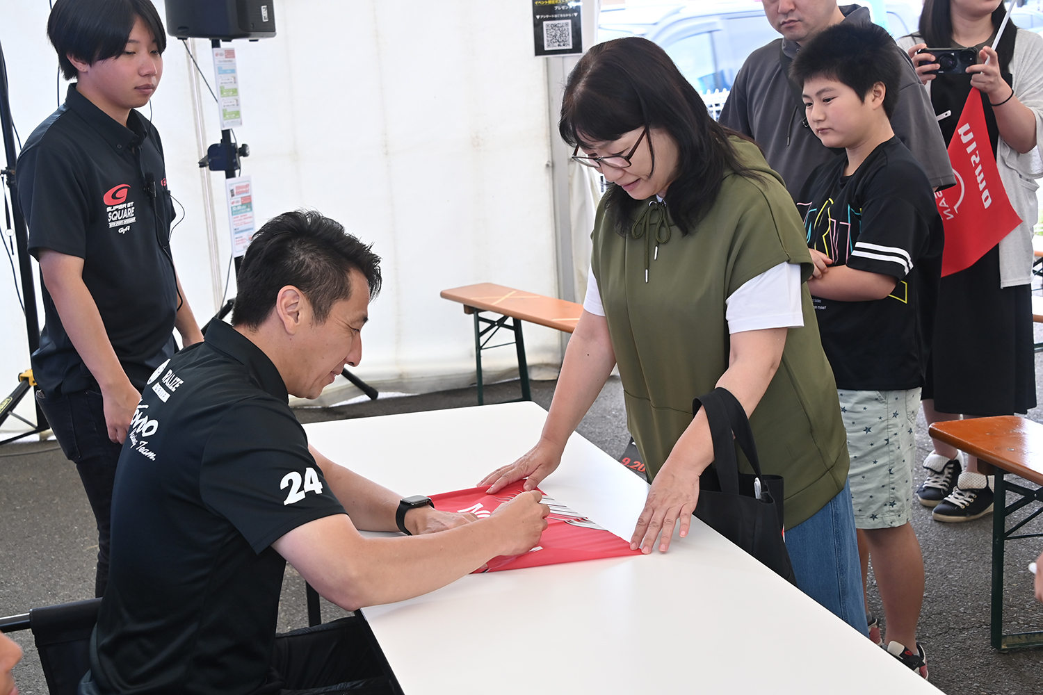 SUPER GT EXPERIENCE サーキットに行こう!! in スーパーオートバックス・仙台泉加茂のトークショーに参加する松田選手