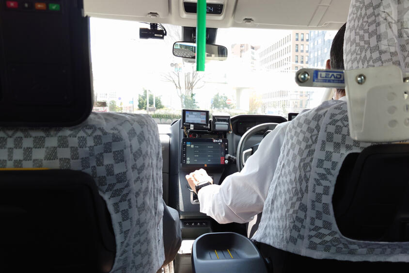 許せないカスハラ行為がはびこるタクシー＆路線バス！　加えて客じゃない「周囲の乗用車」からの嫌がらせも目立つ現状
