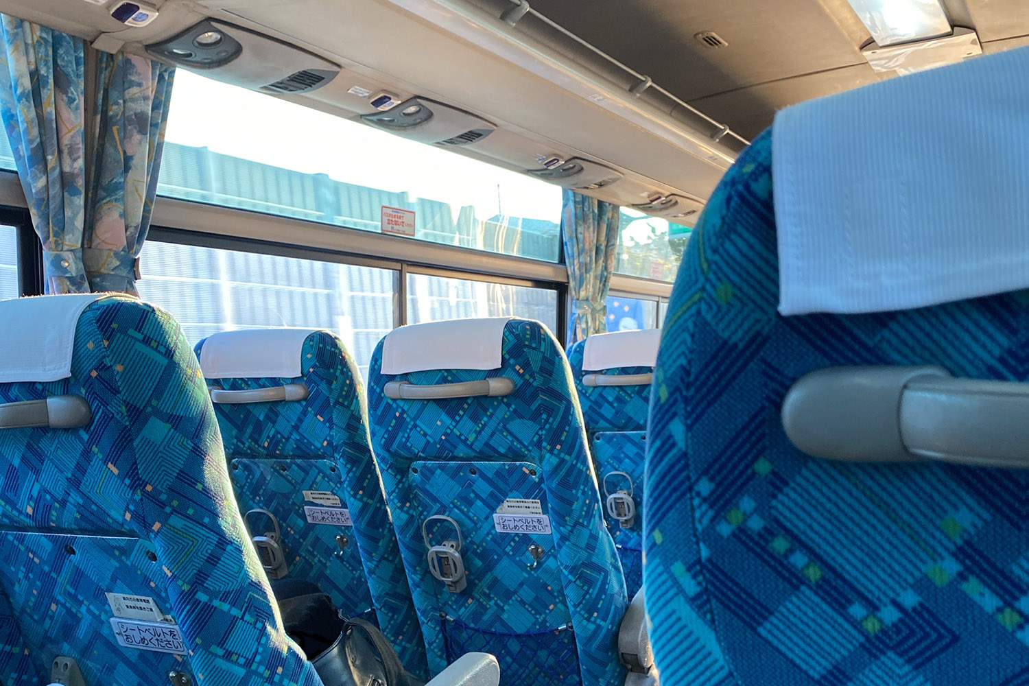 観光バス車内のイメージ