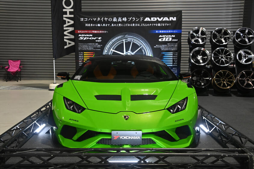 超ド派手なランボルギーニ・ウラカンがお出迎え！　最新のタイヤに未販売の新作ホイールが並ぶヨコハマタイヤブースは必見【AMA2025】