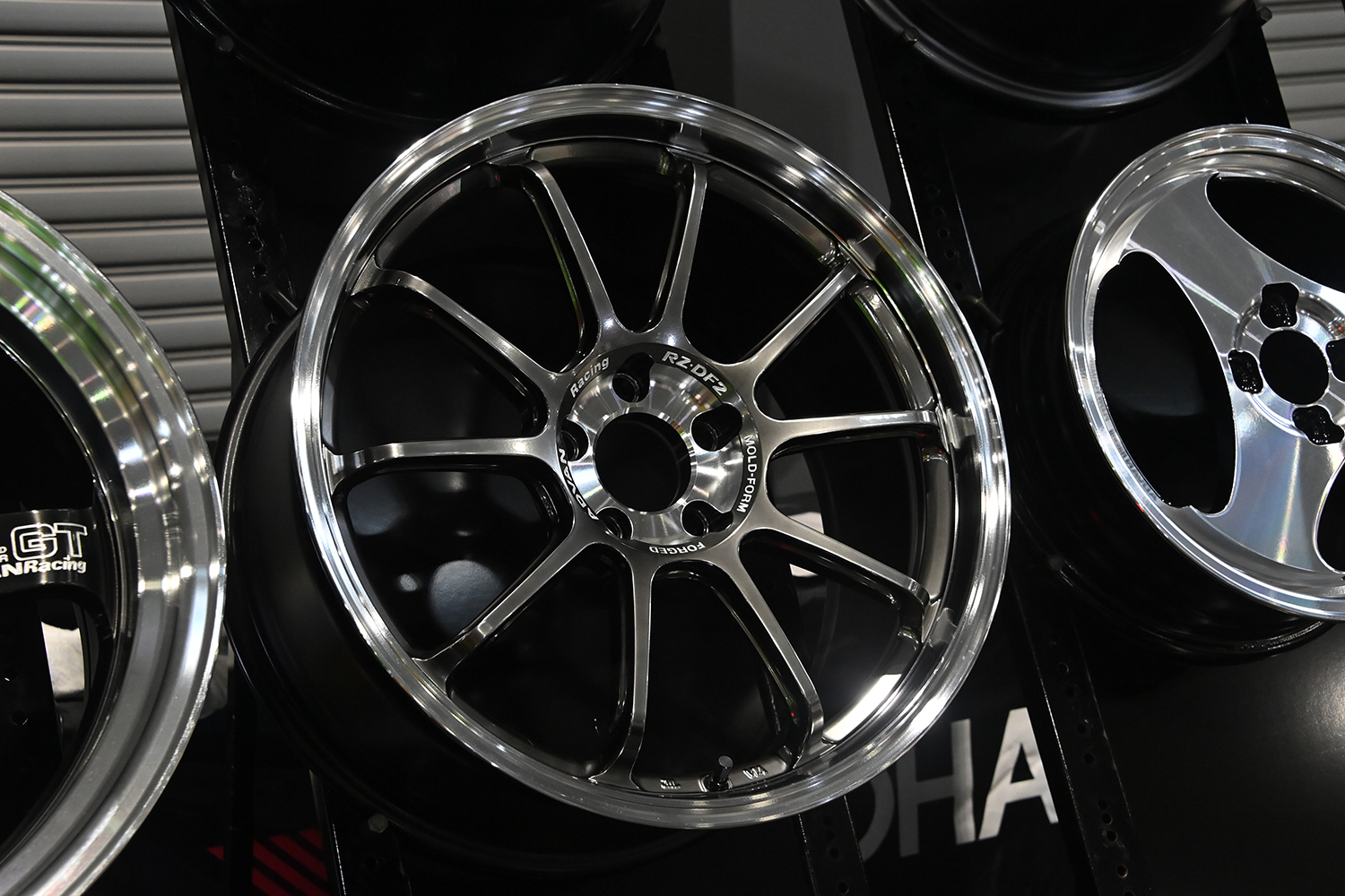 最新のタイヤに未販売の新作ホイールが並ぶヨコハマタイヤブースは必見【AMA2025】 〜 画像12