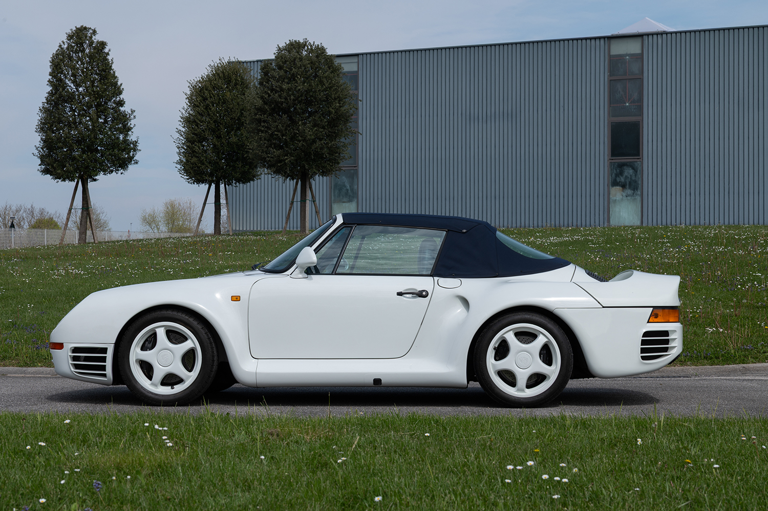 ポルシェ959スピードスターのサイドビュー 〜 画像17