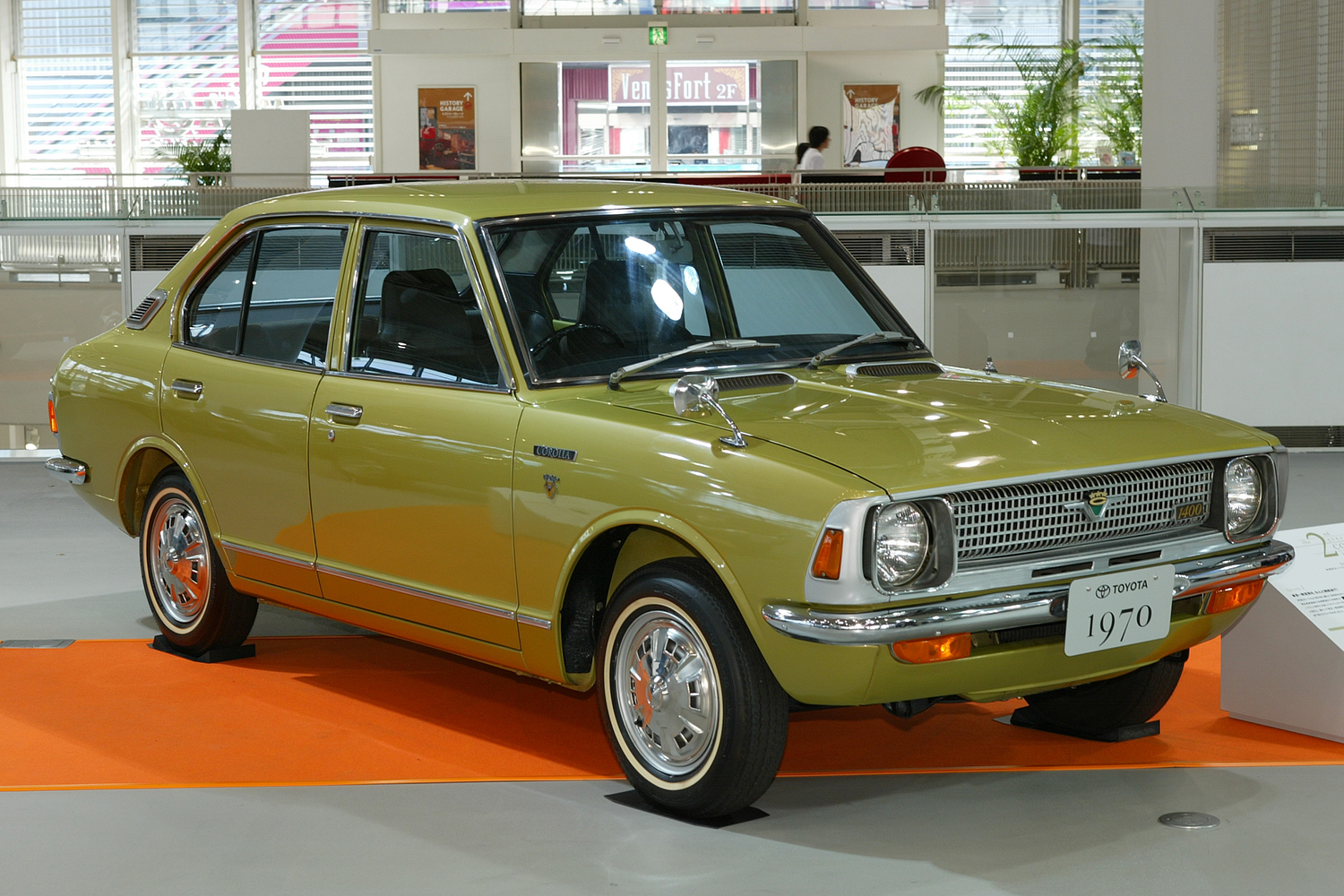 トヨタ・カローラ4ドアセダンのフロントスタイリング