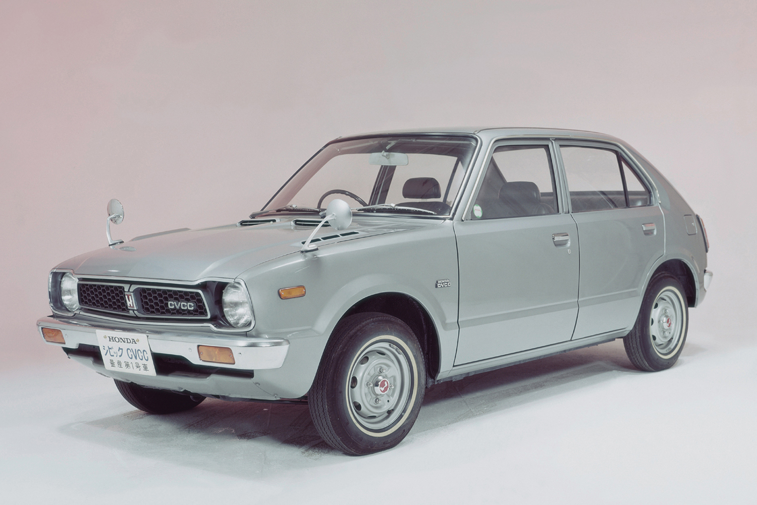 ホンダ・シビック4ドアのフロントスタイリング