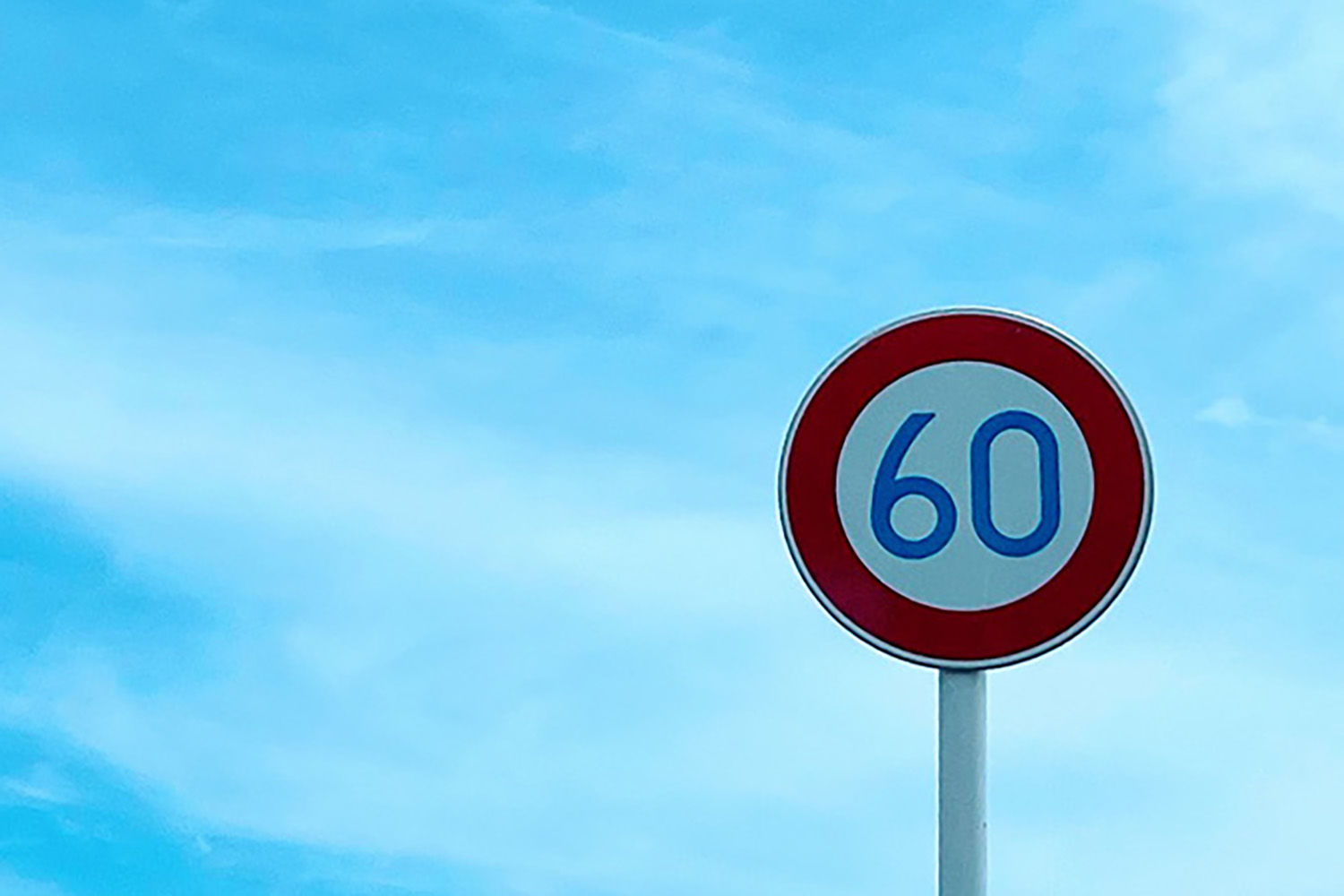 制限速度60km/hの標識
