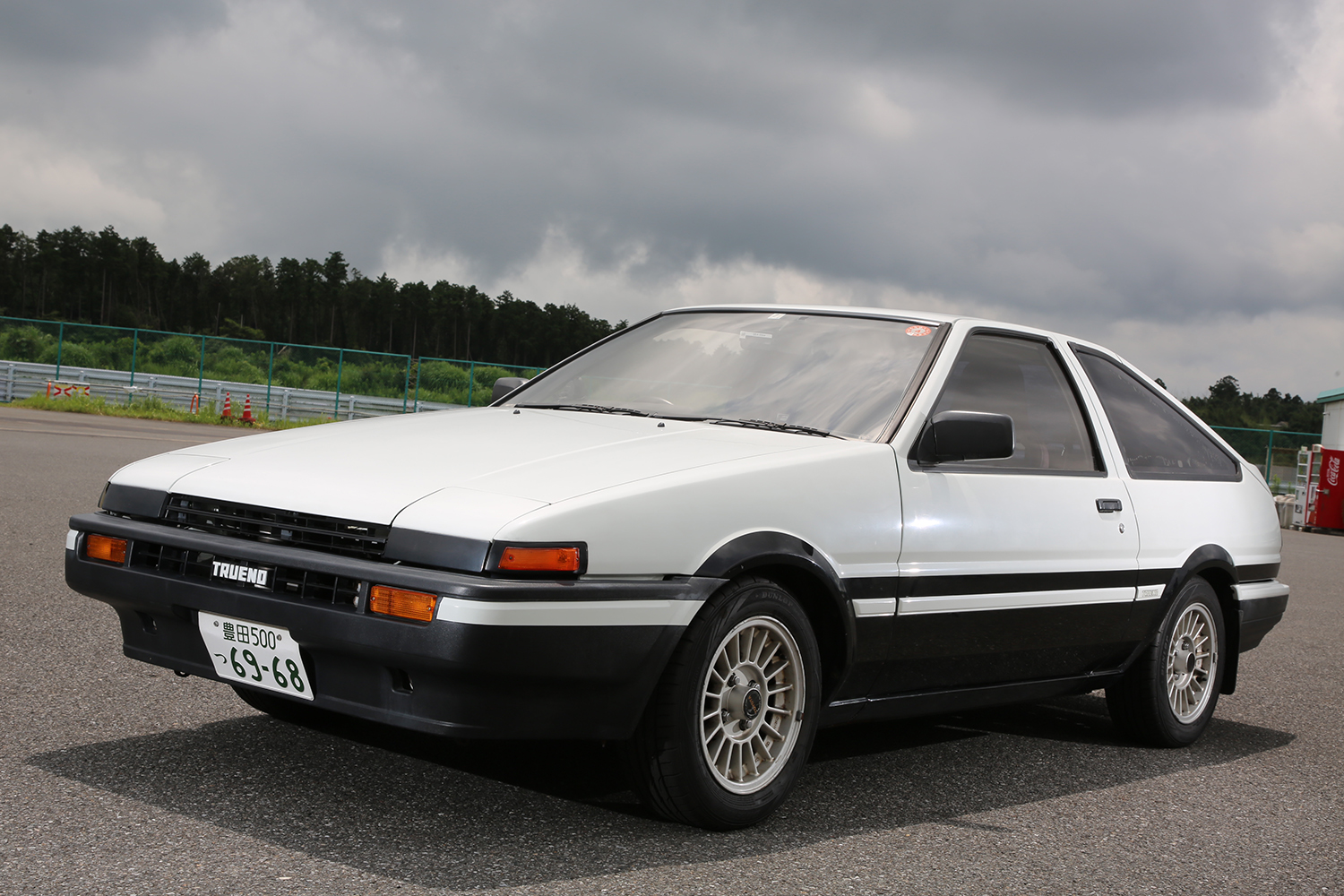 トヨタのAE86のフロントスタイリング
