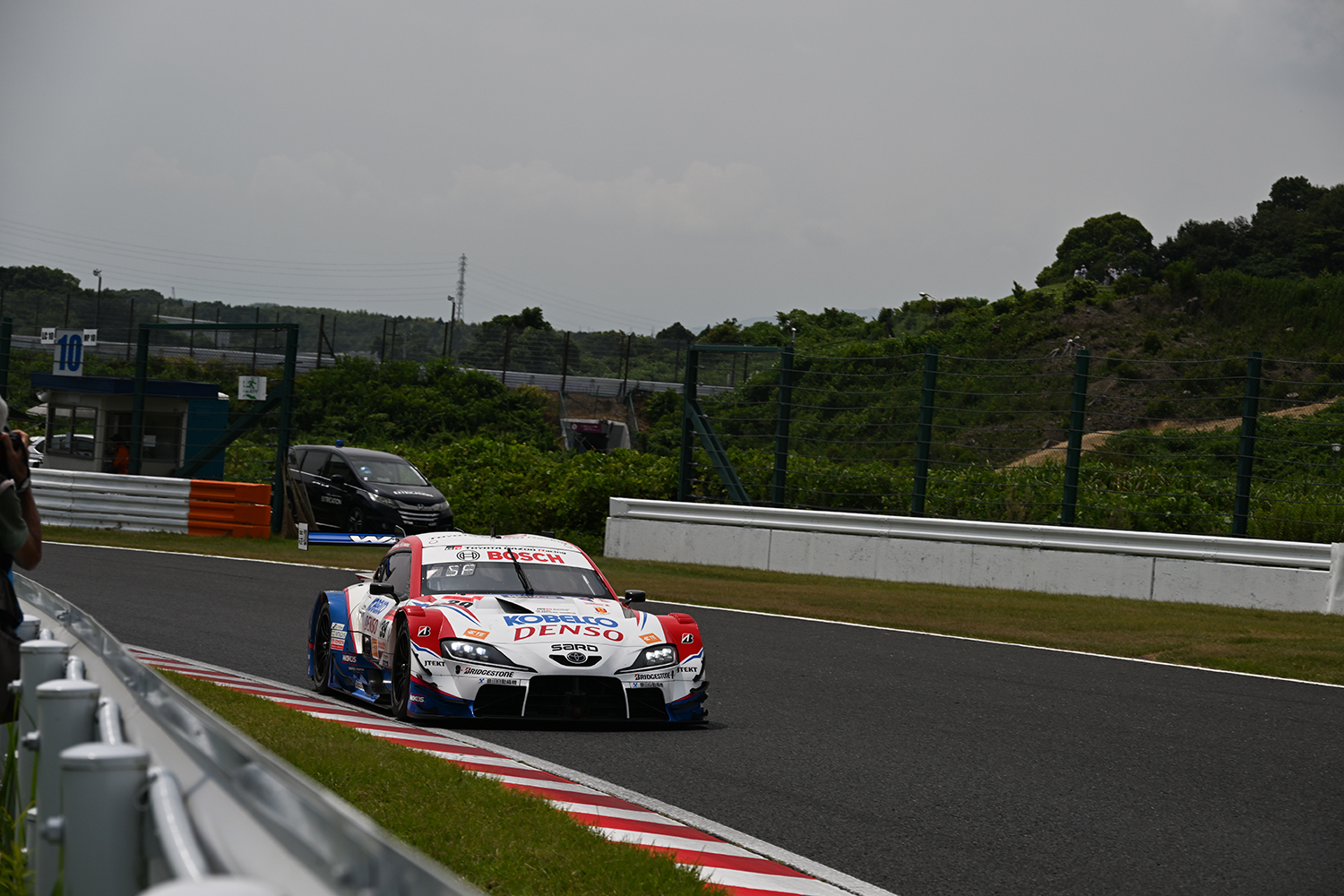 クルマにまったく関係のないブランドのロゴが踊るスーパーGTの珍スポンサーたち 〜 画像26