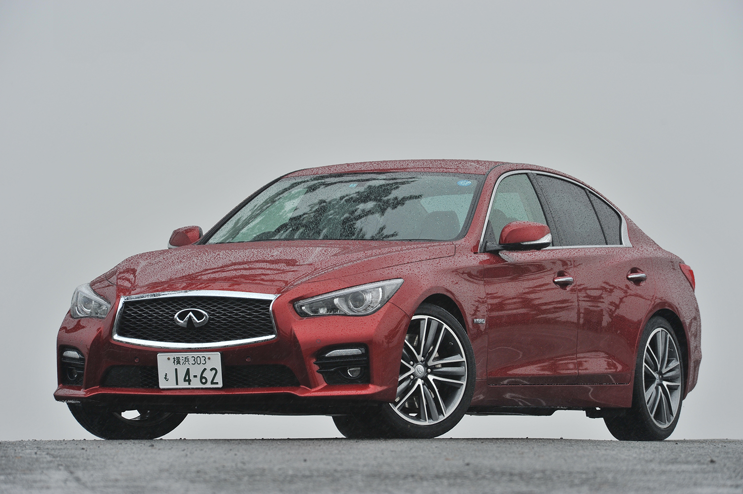 13代目日産スカイラインのフロントスタイリング