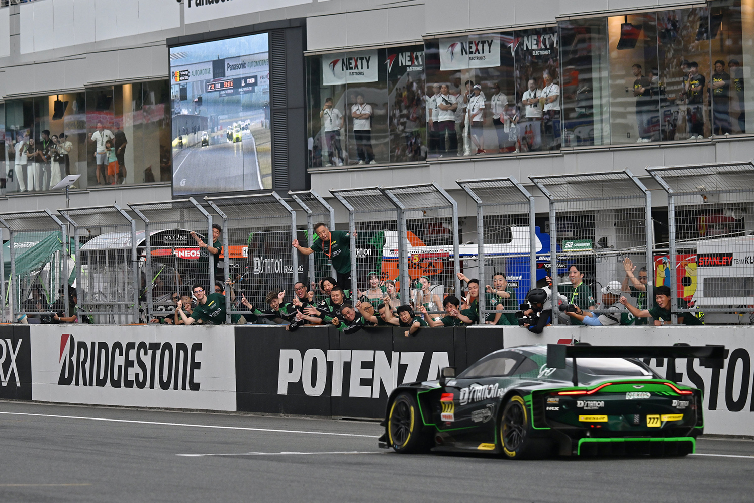 2025年スーパーGT第４戦「FUJI GT SPRINT RACE」は真夏の富士で50分間の白熱バトル！ 〜 画像17