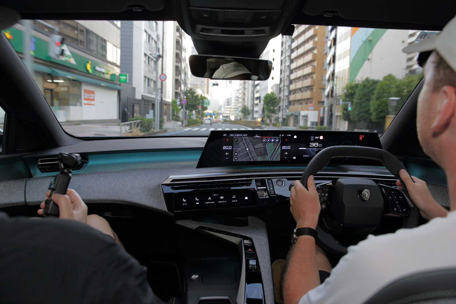 新型プジョー3008を試すルナンさん 〜 画像8