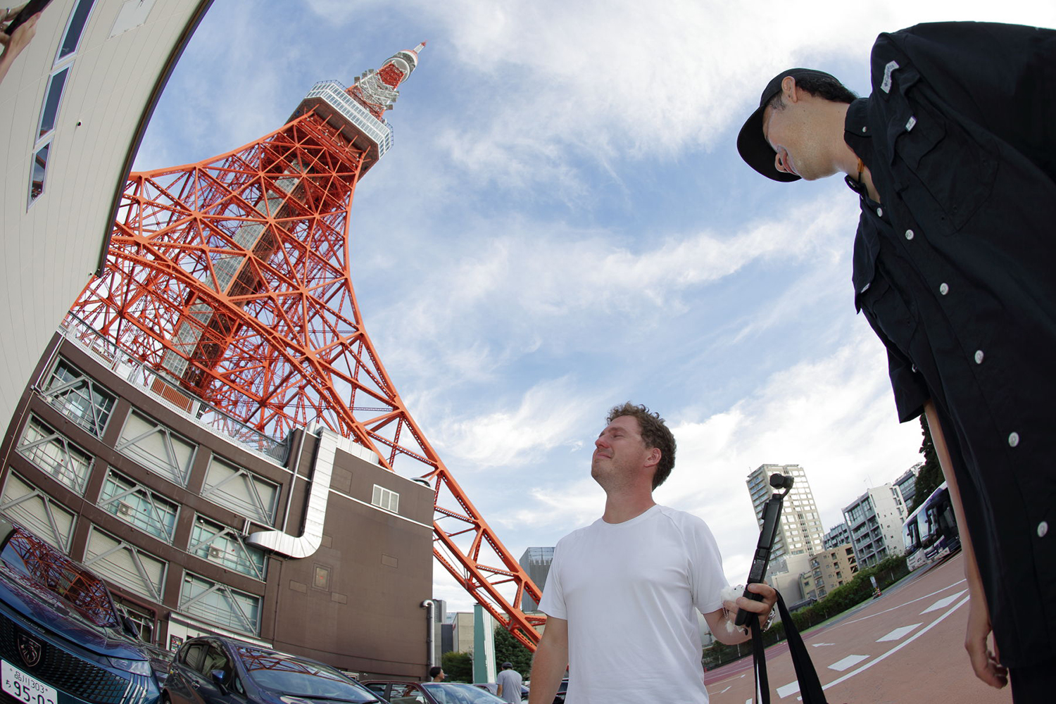 東京タワーの前で合流したルナンさんとステランティスの小川ディレクター
