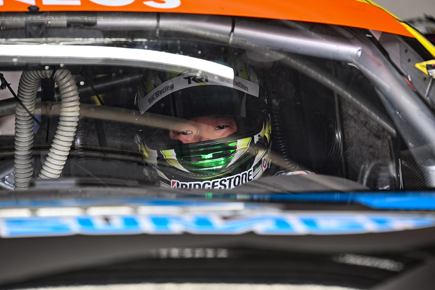 TKRI松永建設AMG GT3のコクピットに収まる奥本選手 〜 画像18
