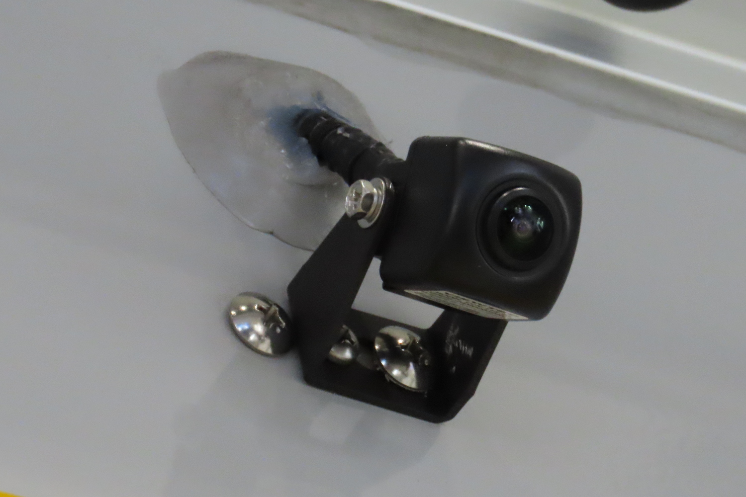 ドライバーの負担を減らす大型トラックの最新安全確認システム