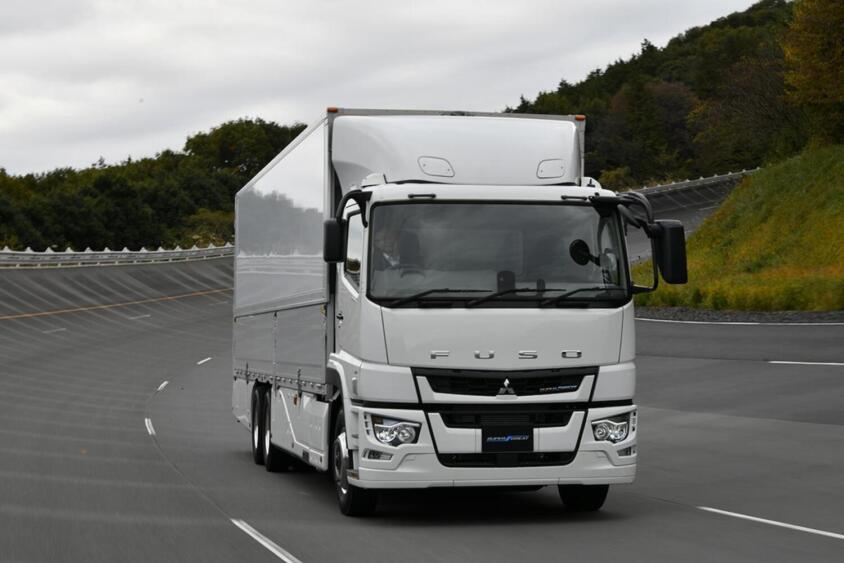 自動運転建機が動く現場で異常事態発生！　現場に急行する「移動司令室」がもはやSFの世界だった