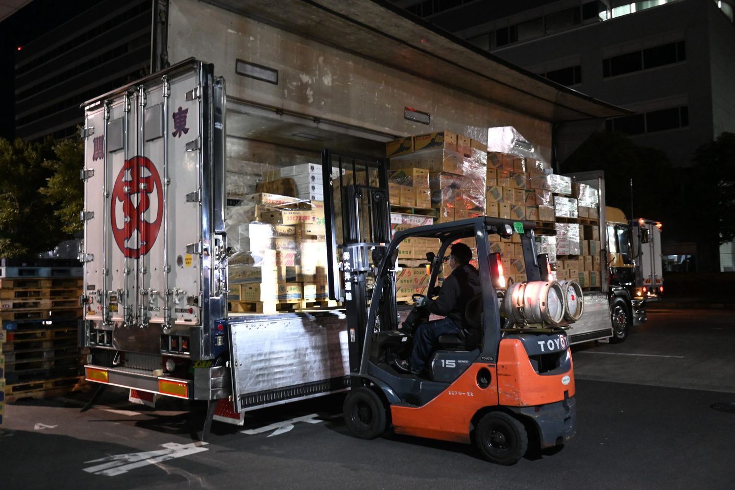 「トラック新法」成立！　値下げ競争に終止符を打つ物流業界の大改革の気になる中身とは？