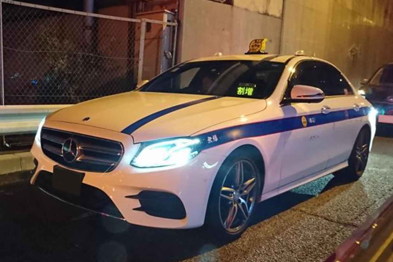 高級車の個人タクシー