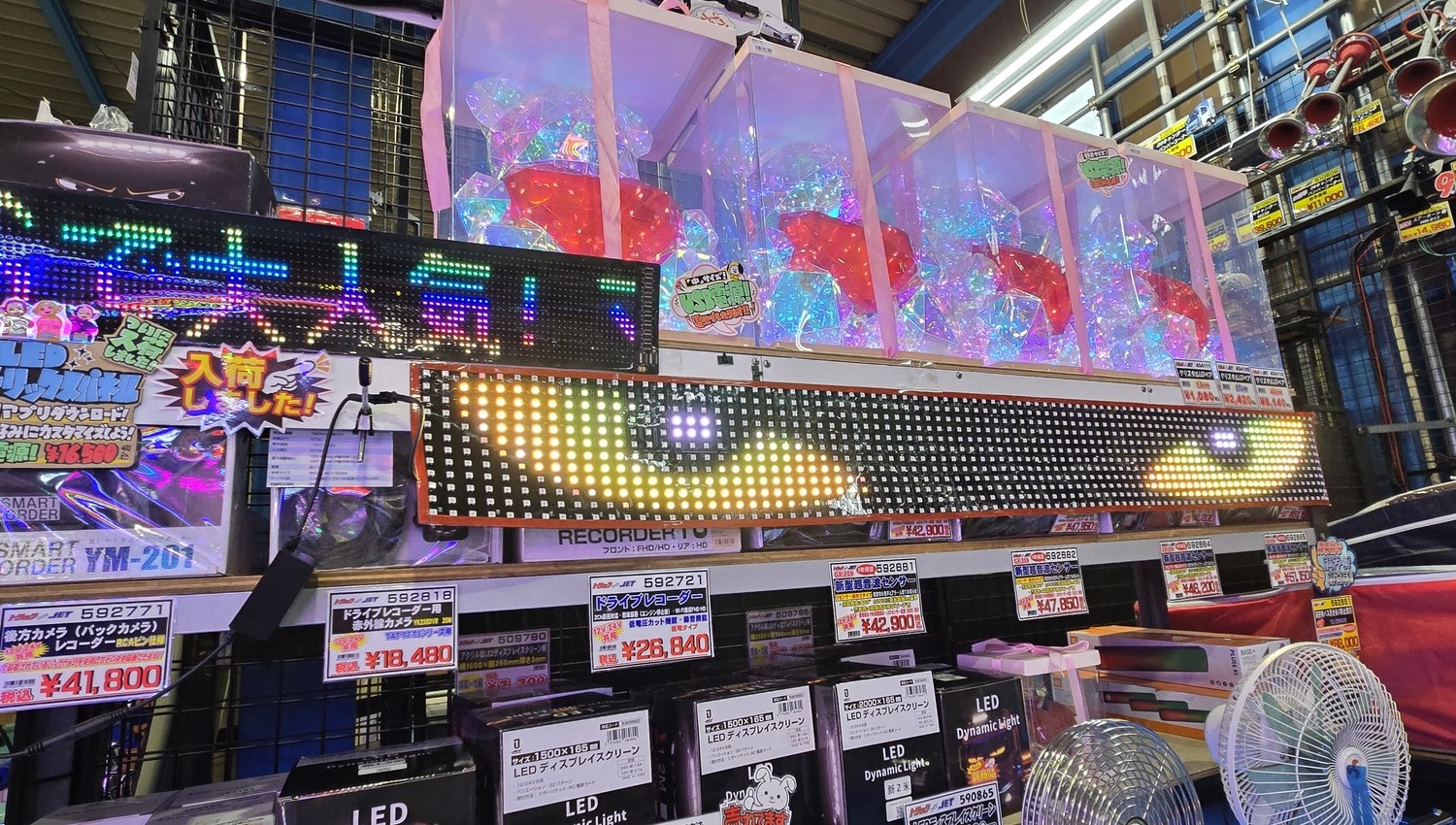 「トラックショップJET神奈川店」で販売中の「目玉を映し出すLEDパネル」