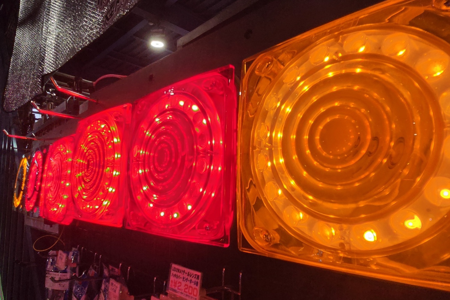 光モノパーツがぎっしり並んだトラック専門ショップの店内が眩しすぎた 〜 画像15