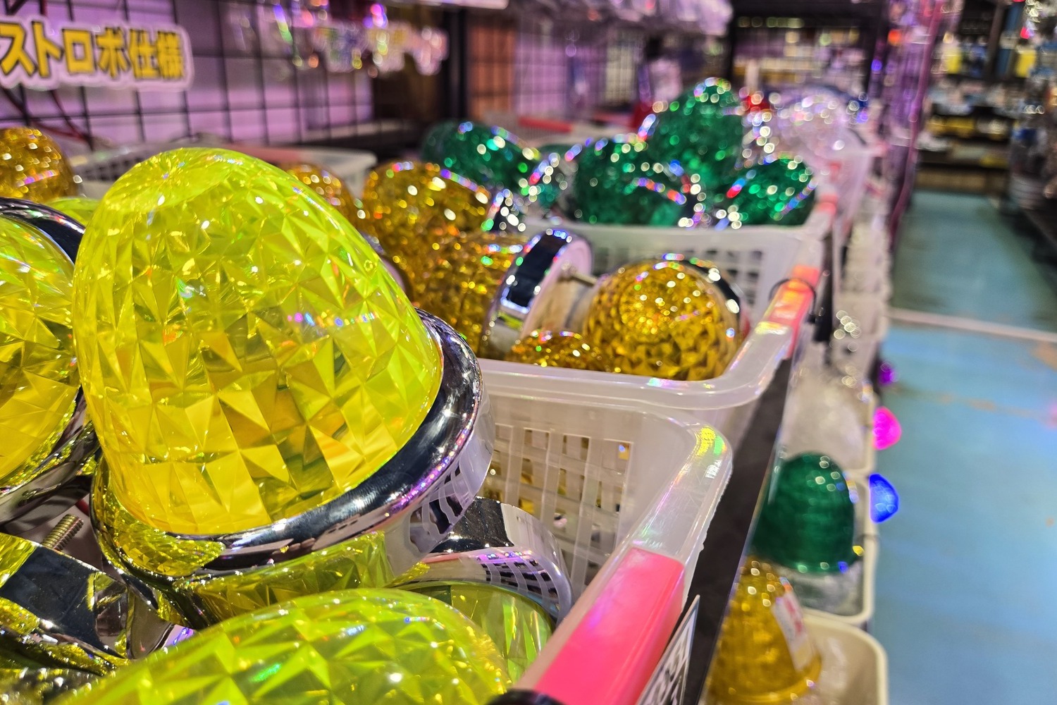 光モノパーツがぎっしり並んだトラック専門ショップの店内が眩しすぎた 〜 画像16
