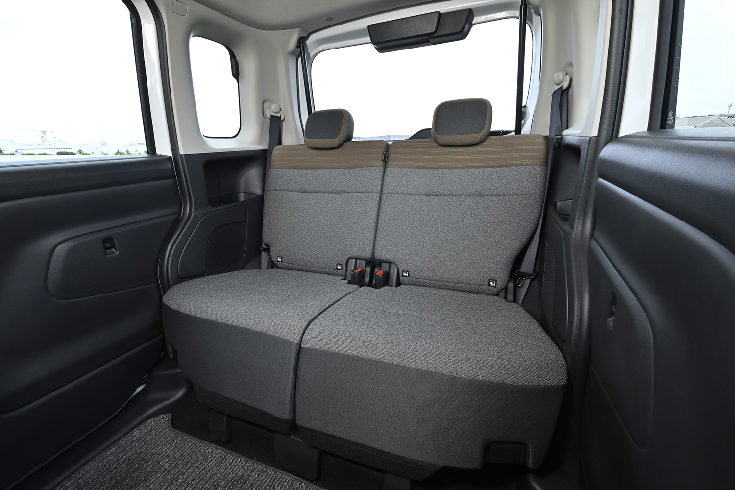 新型日産ルークスのリヤシート 〜 画像24