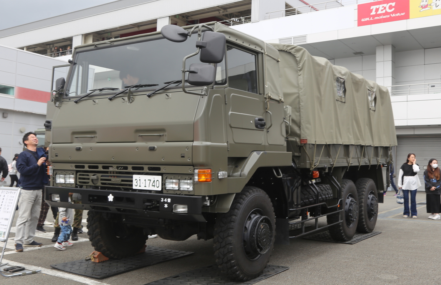 73式大型トラック（3 1/2tトラック）のフロントスタイル