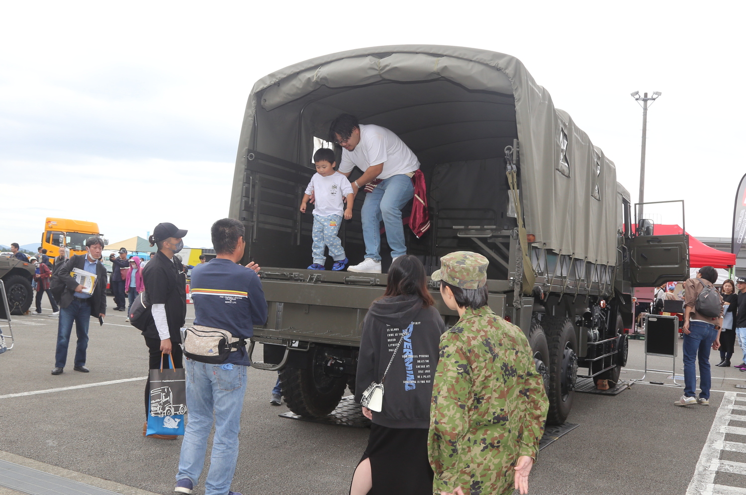 73式大型トラック（3 1/2tトラック）のリアスタイル