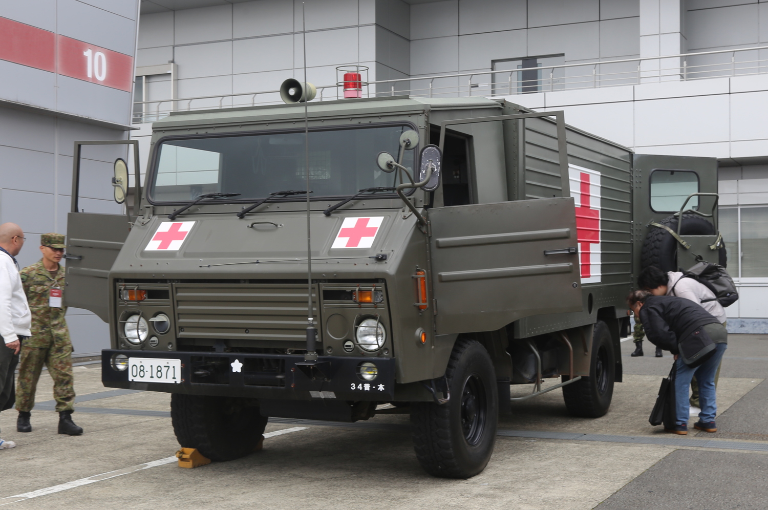 「1 1/2t救急車」のフロントスタイル