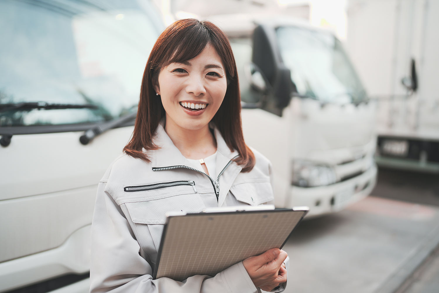 女性トラックドライバーのイメージ 〜 画像4