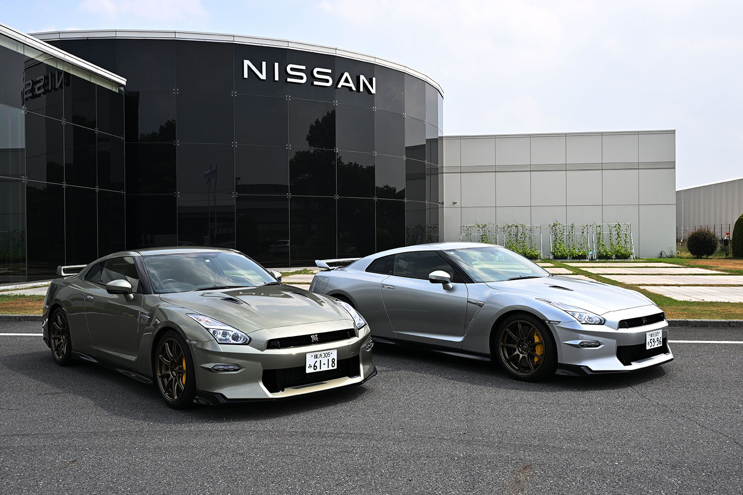 2台並んだ新型R35型GT-R