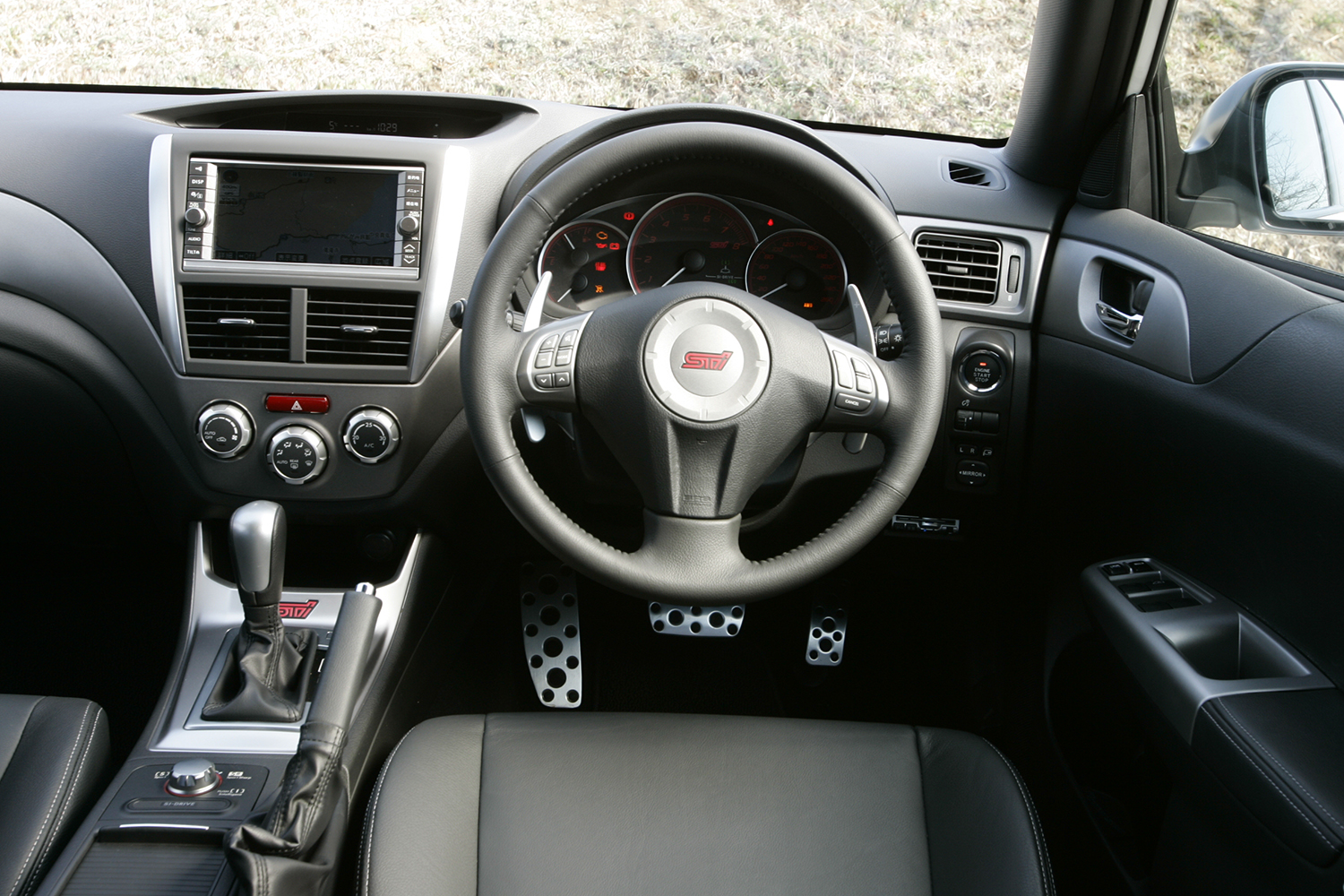 5速ATを採用したスバル・インプレッサWRX STI A-Line（GRF）のインテリア 〜 画像6