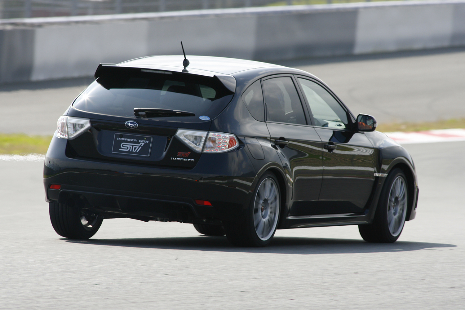 歴代唯一のハッチバックボディをもっていた3代目スバル・インプレッサWRX STI 〜 画像9
