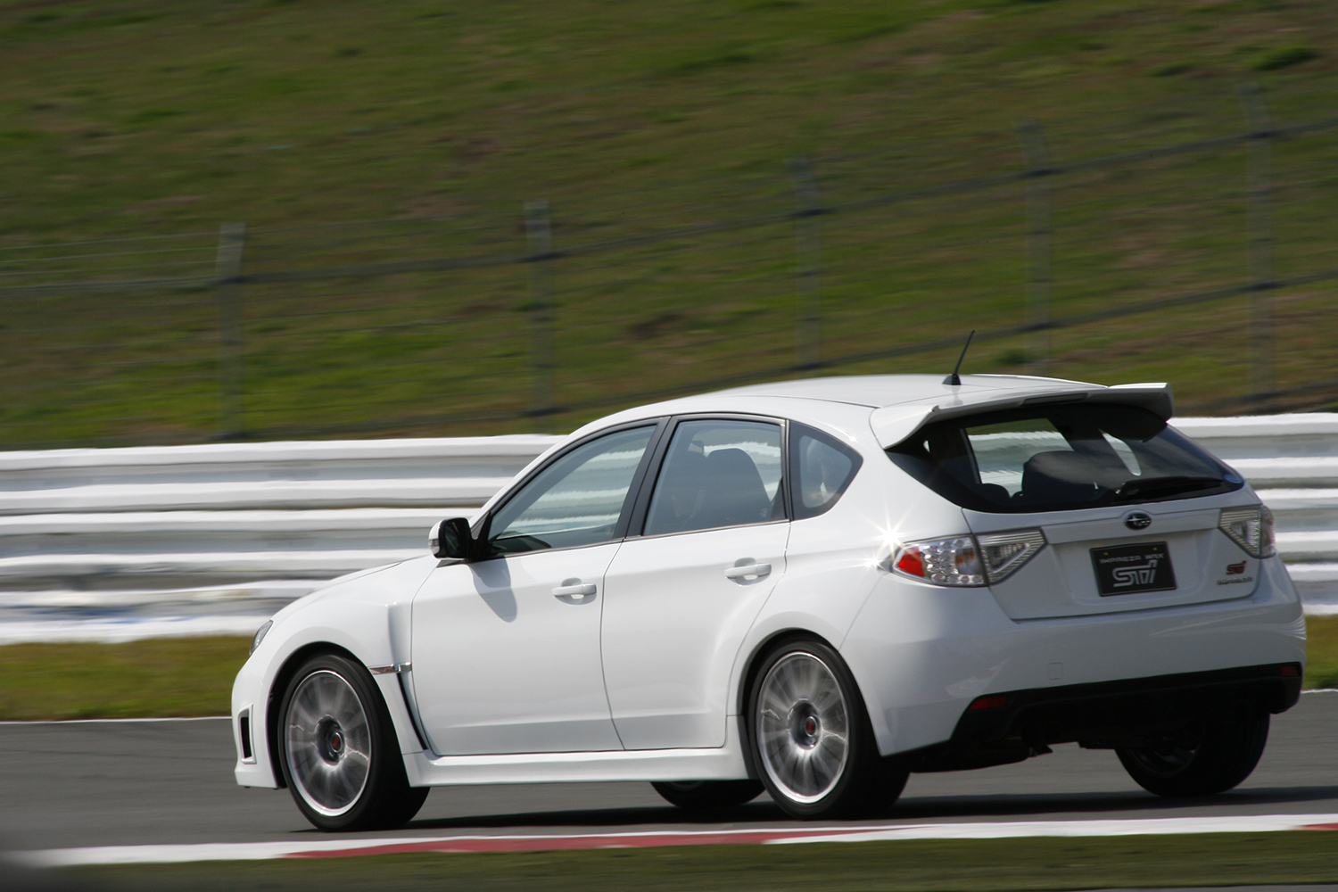 歴代唯一のハッチバックボディをもっていた3代目スバル・インプレッサWRX STI 〜 画像12