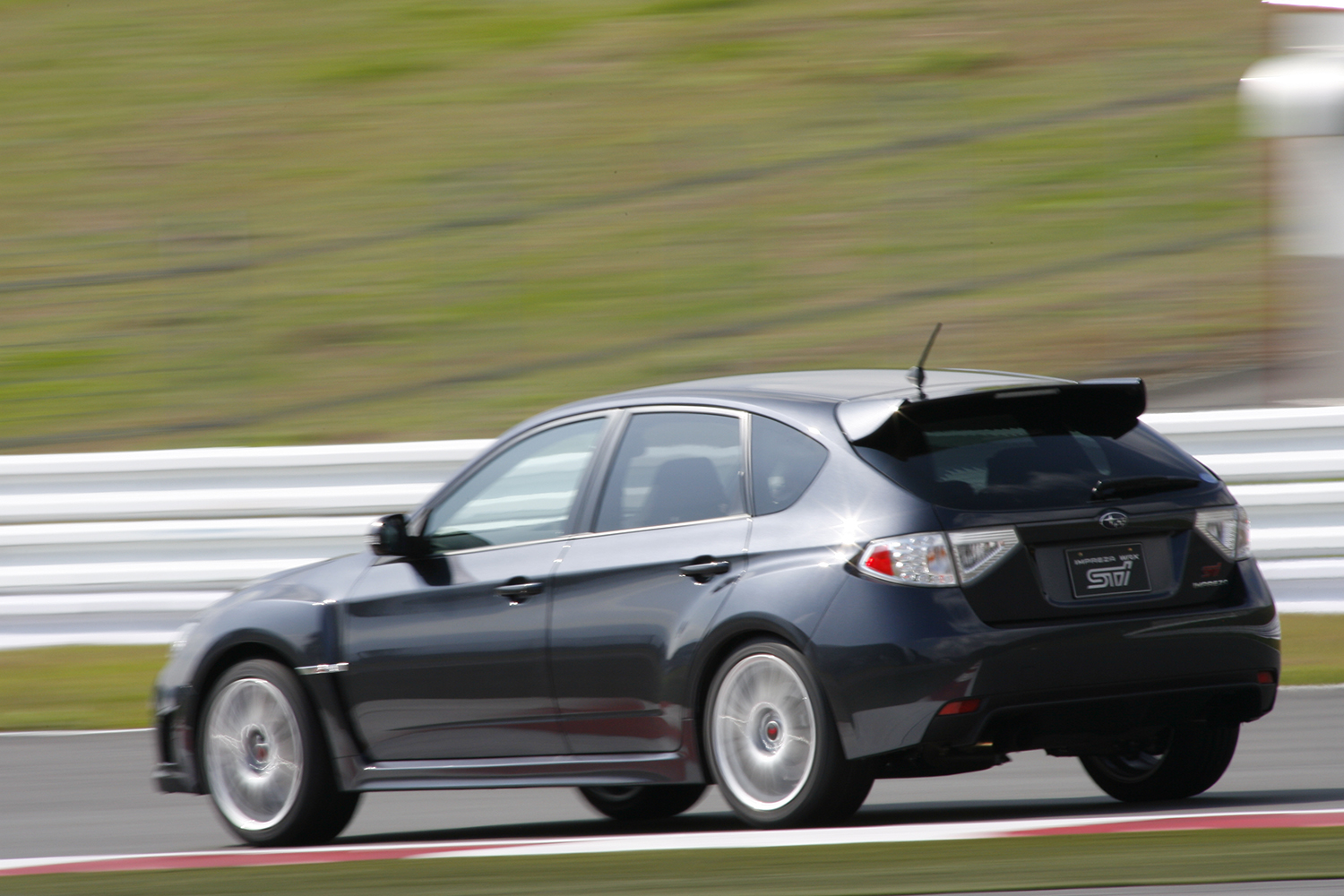 歴代唯一のハッチバックボディをもっていた3代目スバル・インプレッサWRX STI 〜 画像13