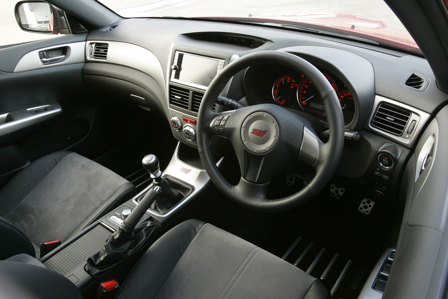 歴代唯一のハッチバックボディをもっていた3代目スバル・インプレッサWRX STI 〜 画像18