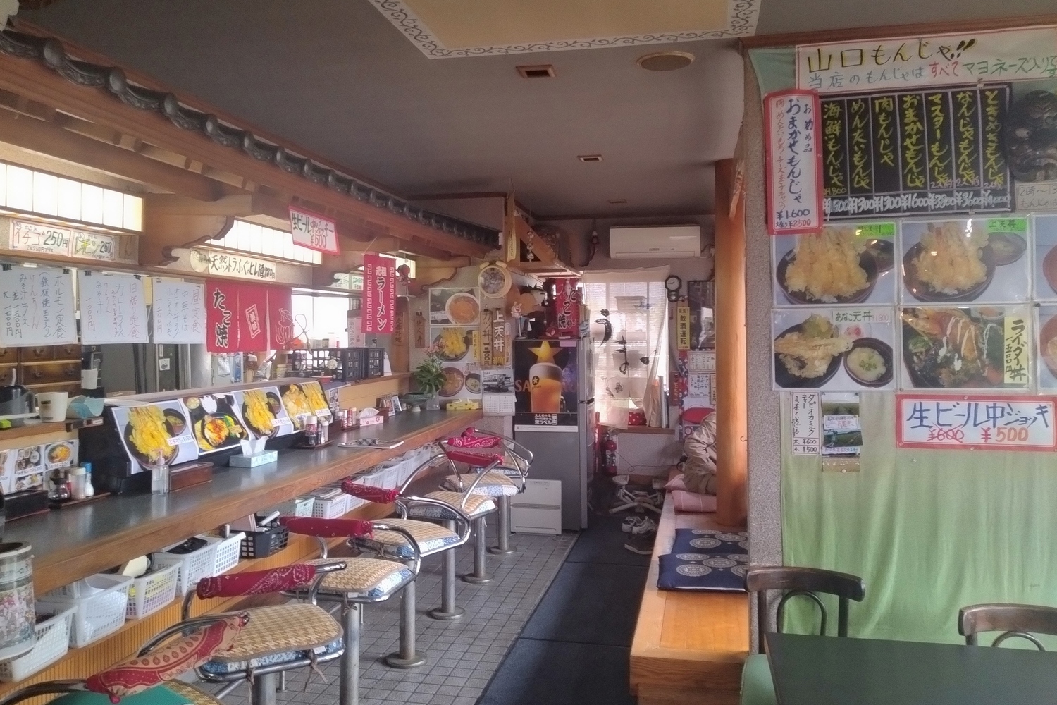「お食事処 美沢」の店内