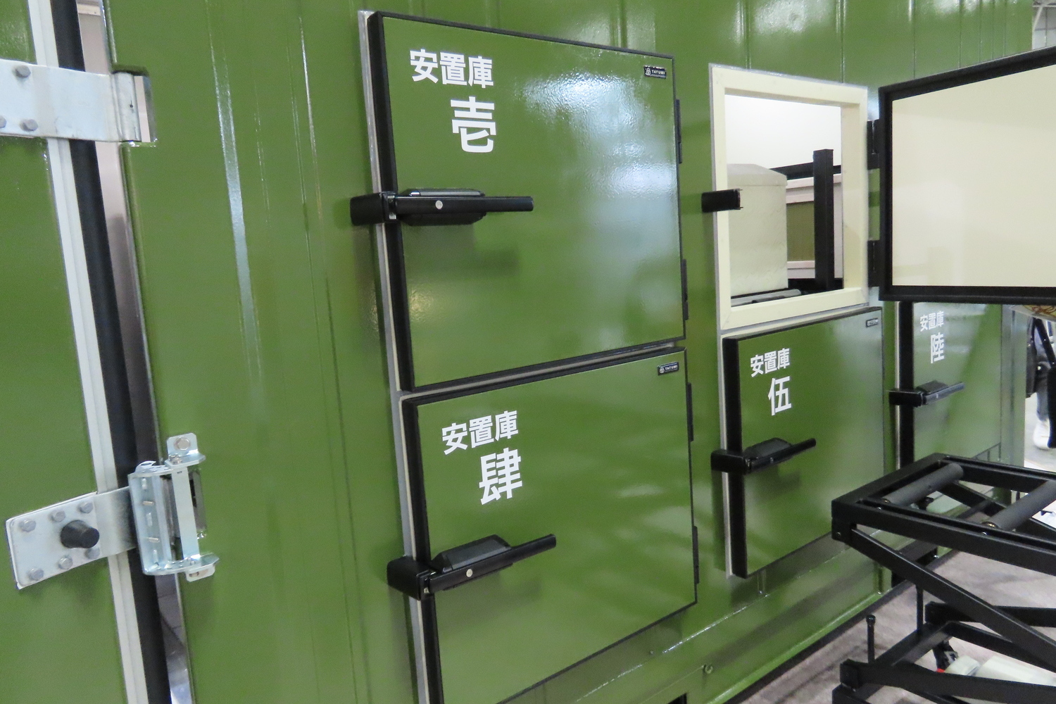 輸送用の鉄の箱が住まいに変身！　オフィスから遺体安置用冷蔵庫にまで使われる驚きのコンテナ活用術 〜 画像9