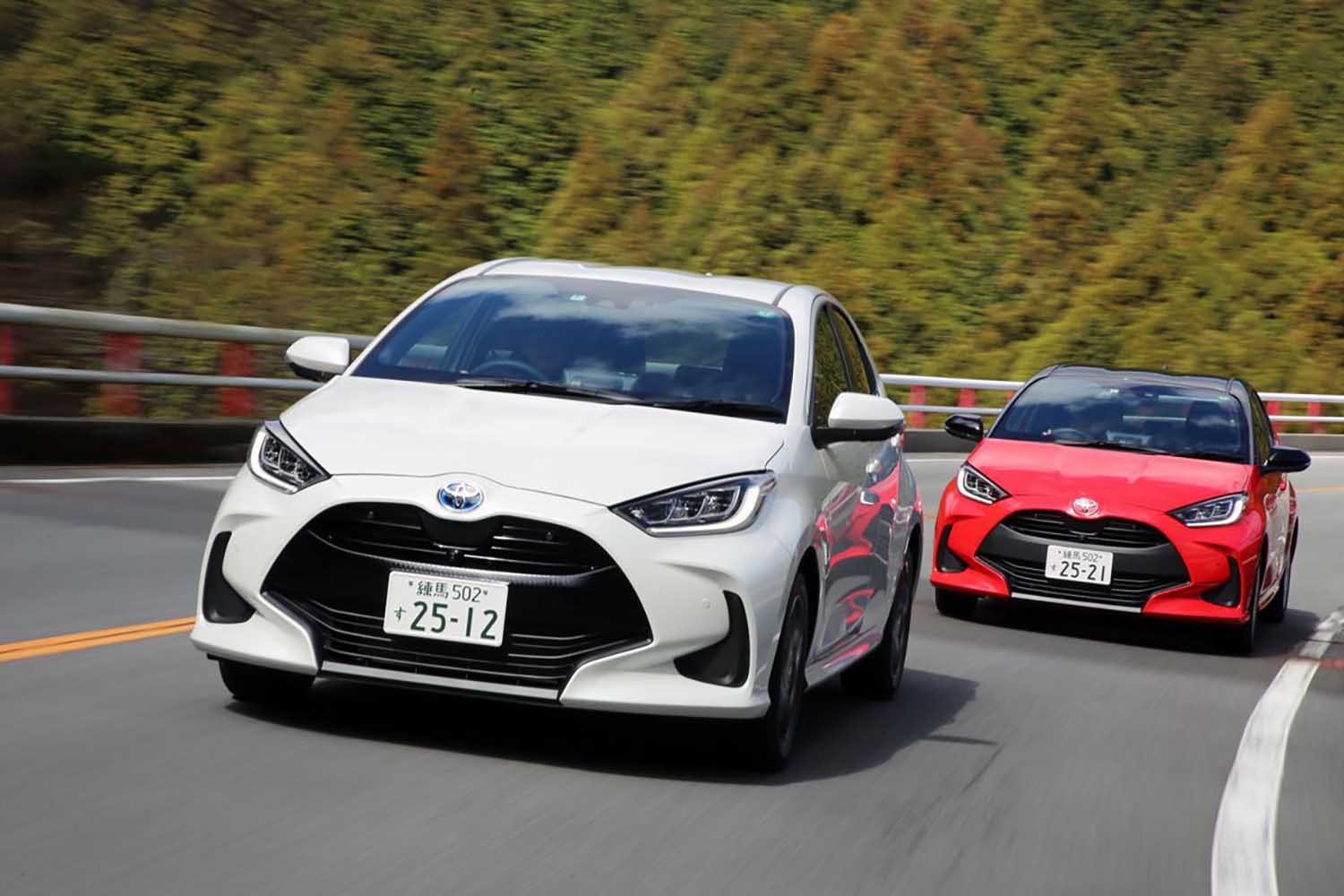 トヨタ・ヤリスの走行シーン