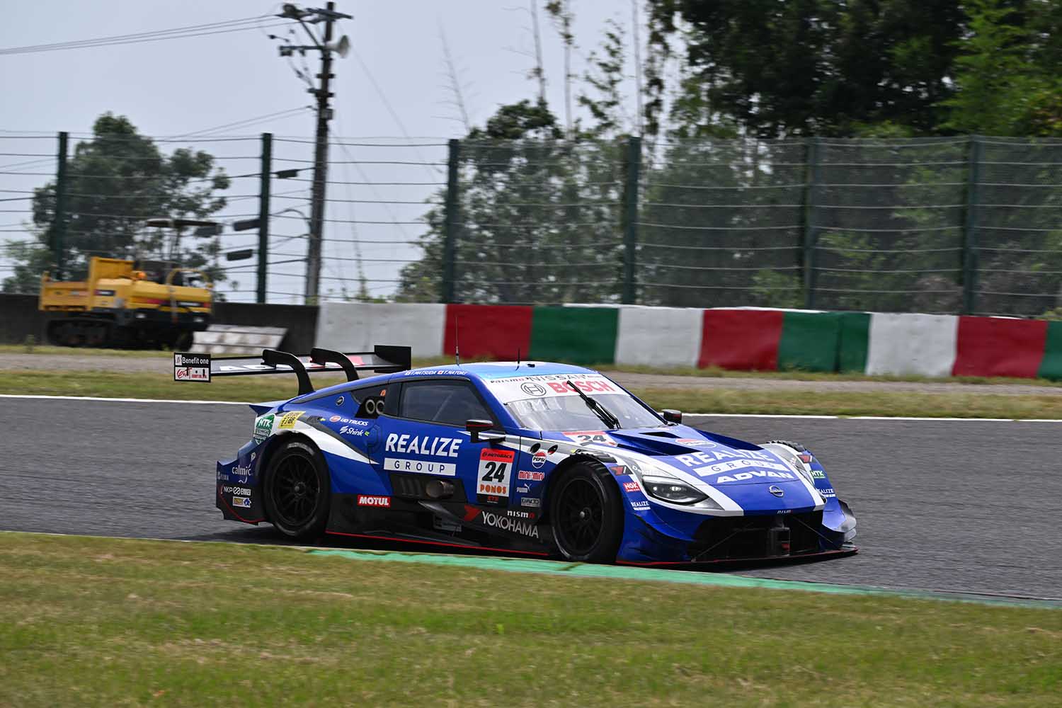 24号車「リアライズコーポレーションADVAN Z」