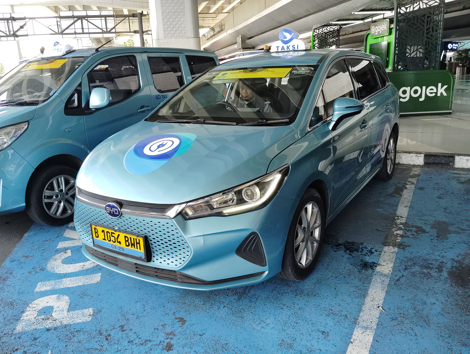 BYD e6のタクシー