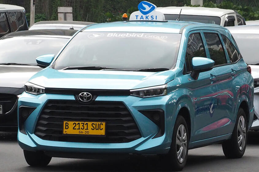 同じ車種でもタクシー仕様と乗用車で名前を変えるインドネシア！　ホンダだけが頑なに同一車名を採用する不思議