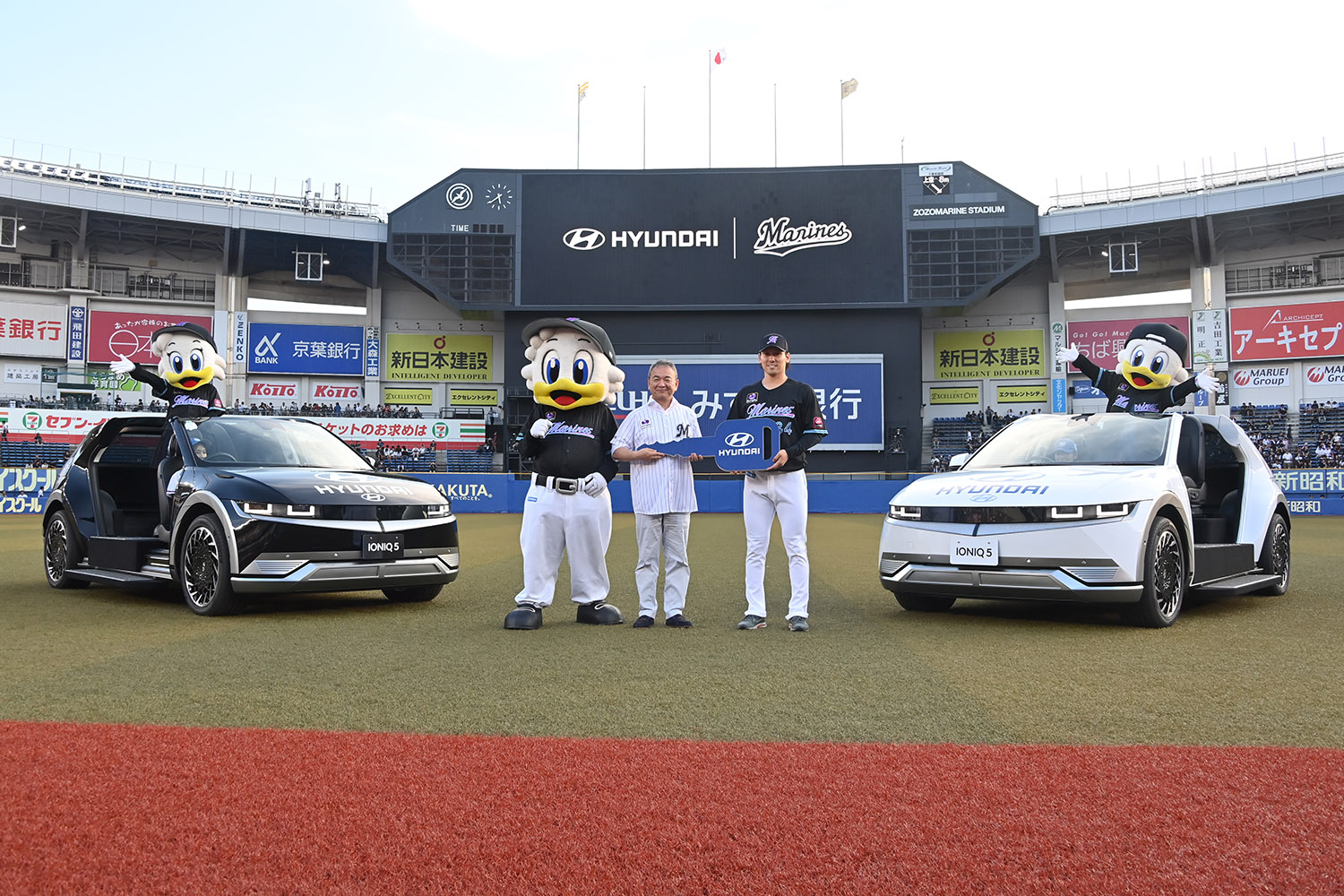 千葉ロッテマリーンズにリリーフカーとしてヒョンデ IONIQ5を２台贈呈 〜 画像1