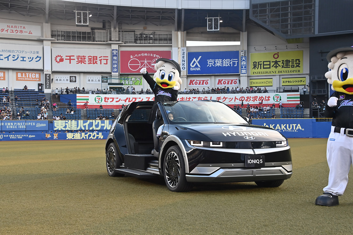 千葉ロッテマリーンズにリリーフカーとしてヒョンデ IONIQ5を２台贈呈 〜 画像2