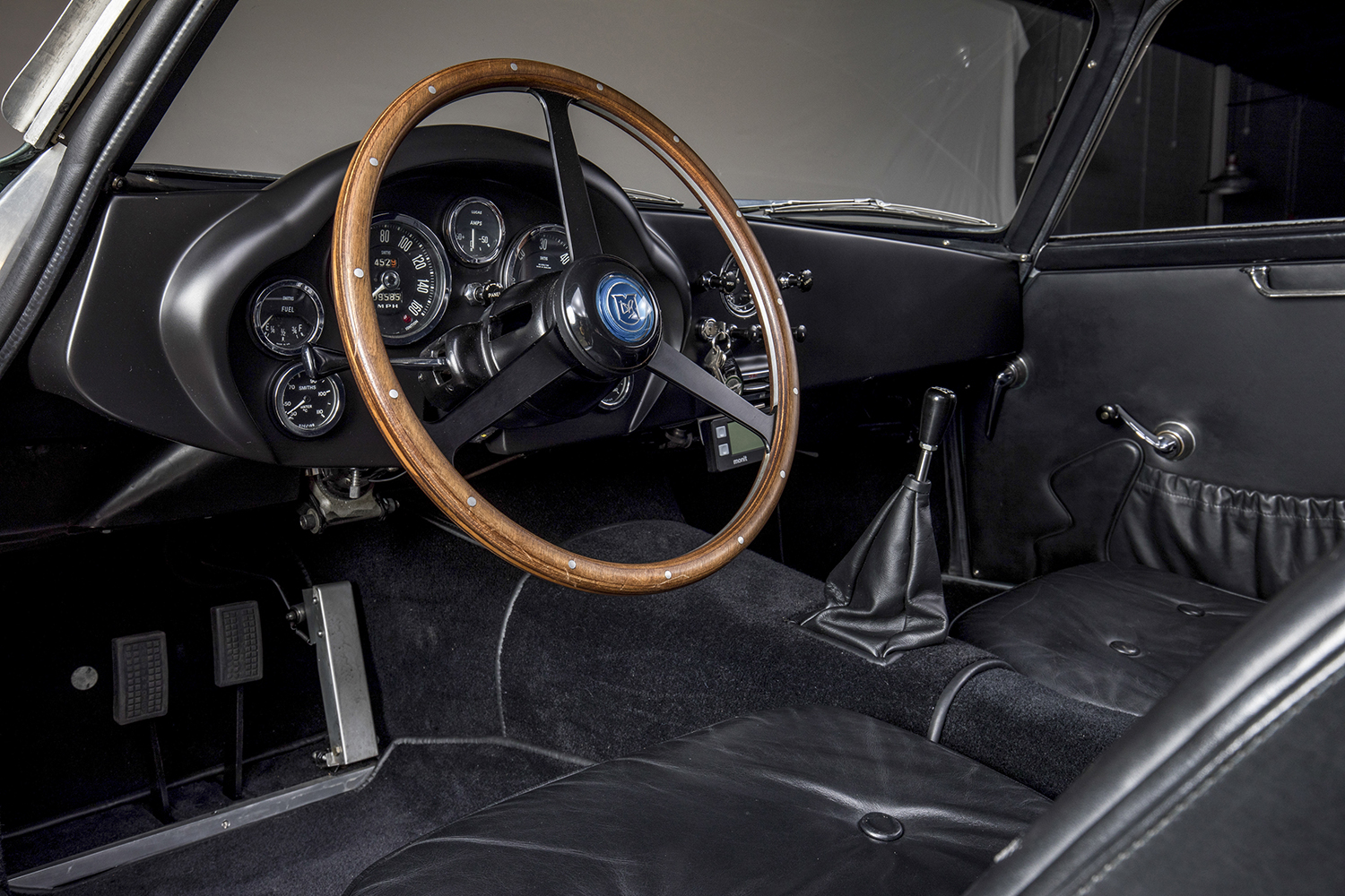 アストンマーティンDB4GTザガート・サンクションIIの車内 〜 画像14