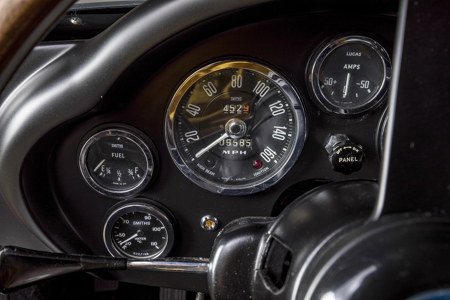 ニセモノ以上ホンモノ未満な珍車「DB４GTザガート・サンクションII＆III」誕生秘話 〜 画像2