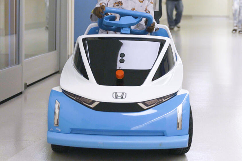 入院しているキッズが病棟内で乗る電動カートにレース技術を投入！　ホンダの本気に敬礼!!