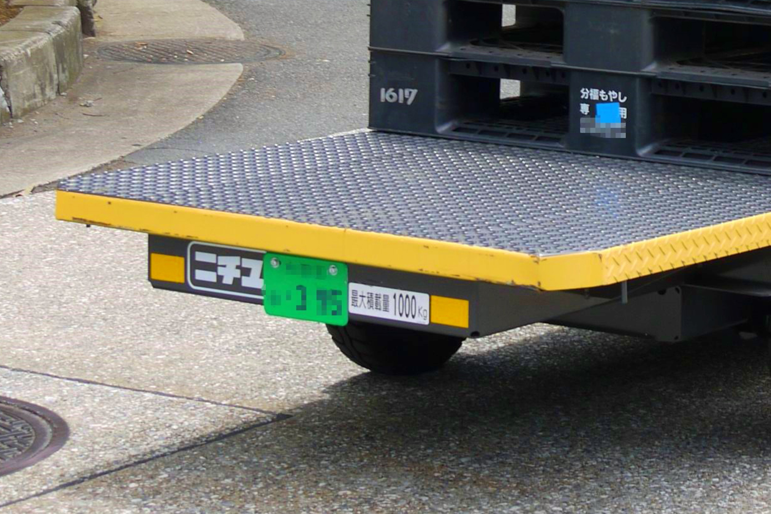 公道を走らない車両にナンバープレートが必要なワケ
