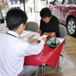 【画像】自動車メーカーの新入社員がディーラー研修で「２カ月で９台売ったらご褒美ね」なんて時代があった！　いまは「体験程度」と時代とともにかわる研修の中身 〜 画像4