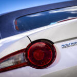 「デミオがMAZDA2」「アクセラがMAZDA3」なのになぜ「ロードスターがMX-5」にならない？　日本市場でロードスターがロードスターのままなワケ